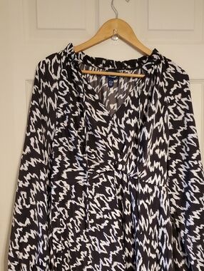 Black & White Printed Long Sleeve V-Neck Dress